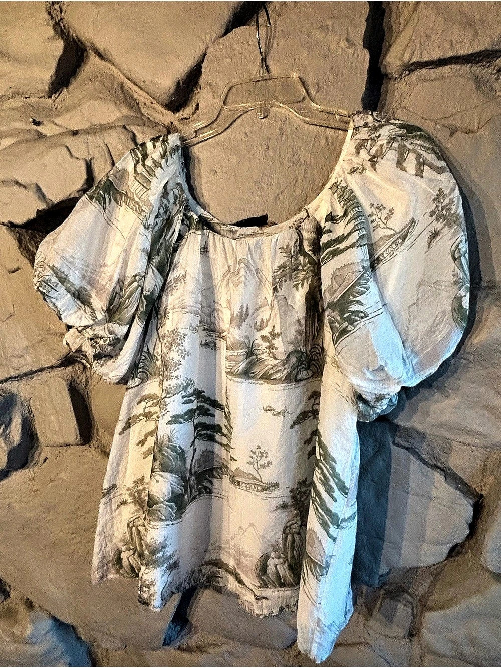 Umgee Cream and Grey Toile Print Puff Sleeve Top, White & Green